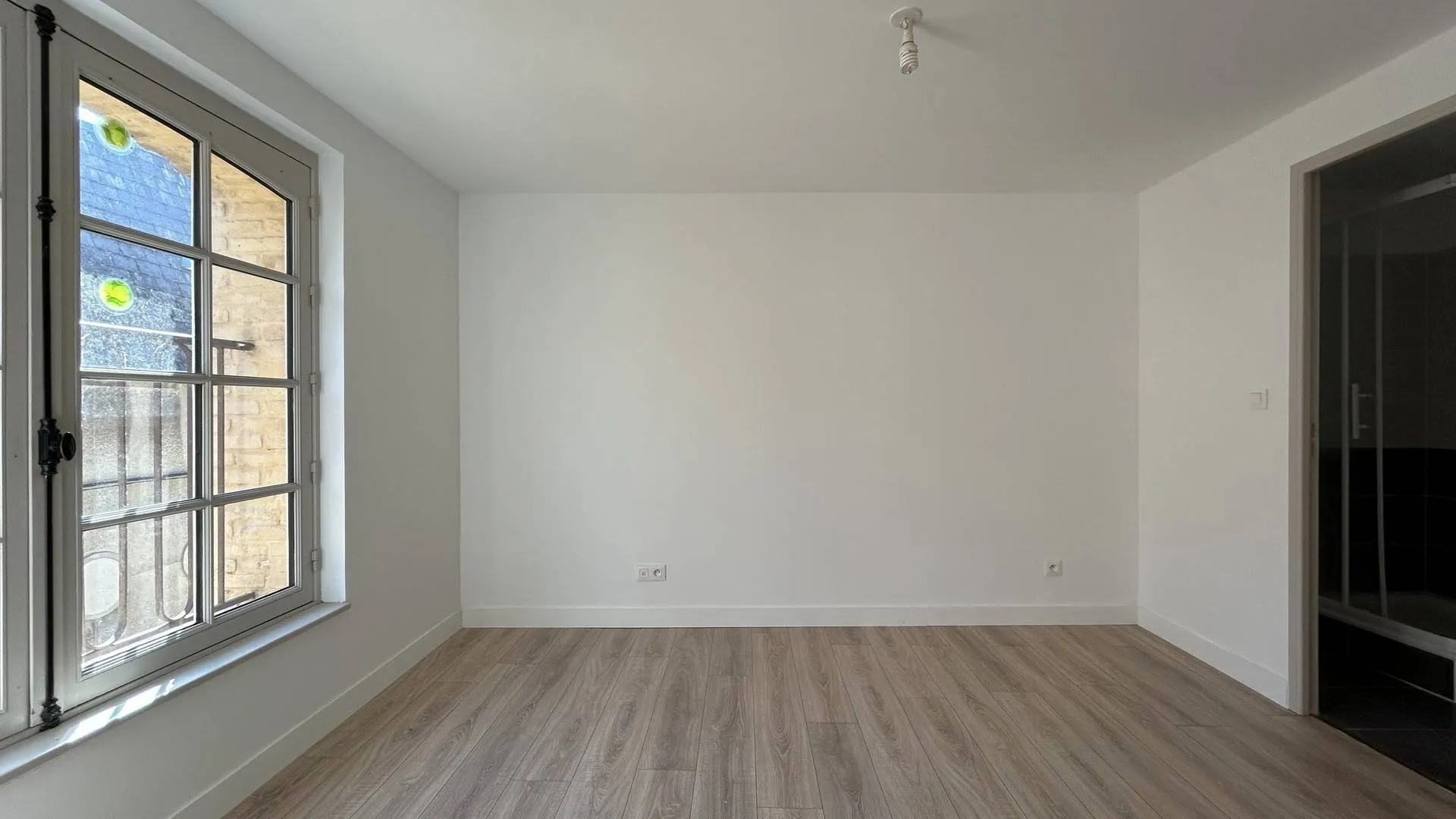 Vends appartement en excellent état, sans travaux à prévoir, parfait pour une résidence principale ou secondaire.