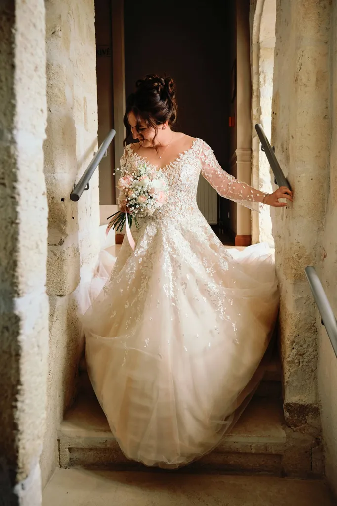 Mélodie et Martial : Un mariage où la pluie danse avec l'amour au domaine Isabeau de Naujan - Les mariages de mademoiselle L - Sandra Lexow