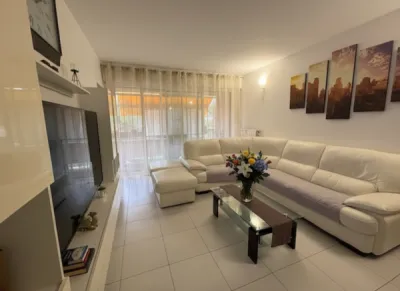 Appartement 8 pièce(s) 4 chambre(s) 88 m² Fréjus (83600)