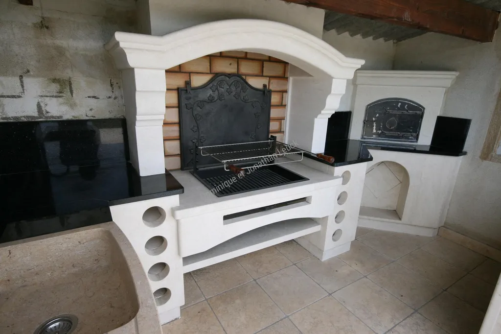 Pose d'un barbecue en pierre du Luberon a coté de Fontvieille