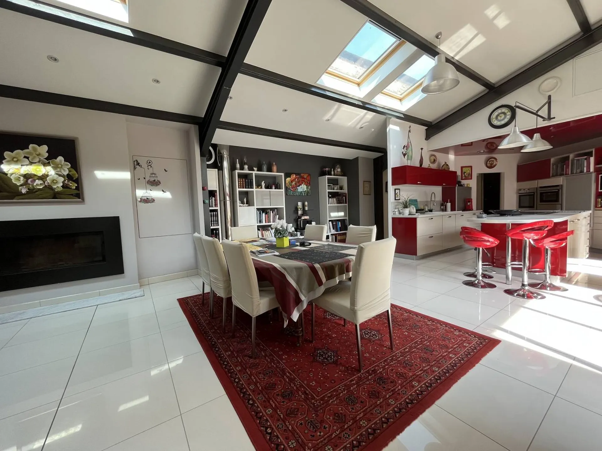 Ensemble immobilier, à vendre, avec ascenseur, situé en centre ville de Caudebec en Caux