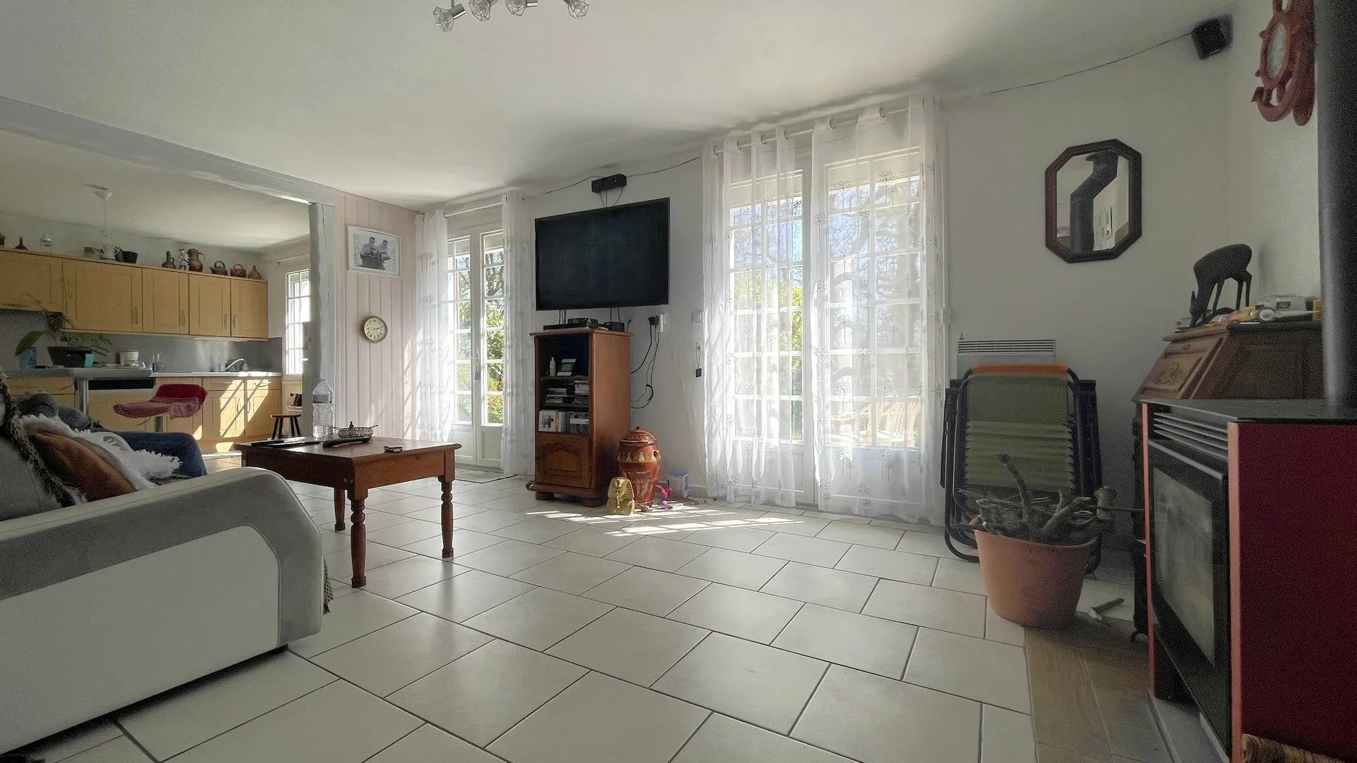 Vends Spacieuse maison sur 802m² de terrain arboré, offrant 3 chambres lumineuses et un cadre tranquille à proximité de la centrale de Penly.