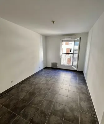 En exclusivité t2 avec terasse et parking 13010 