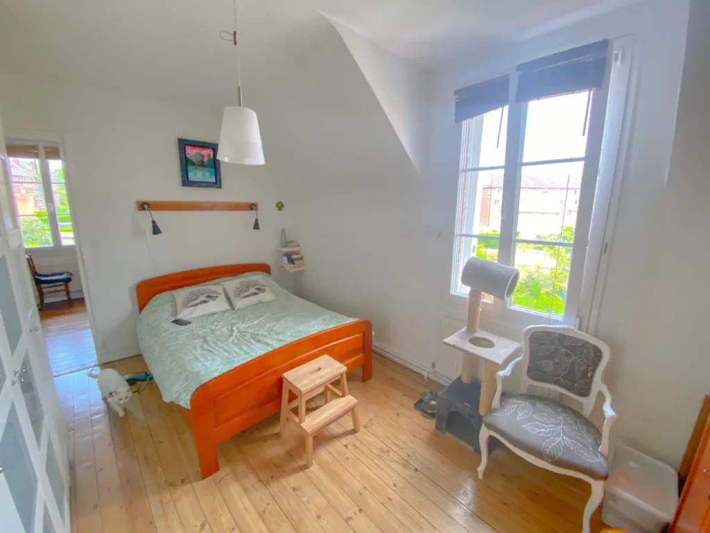 Seconde chambre spacieuse 