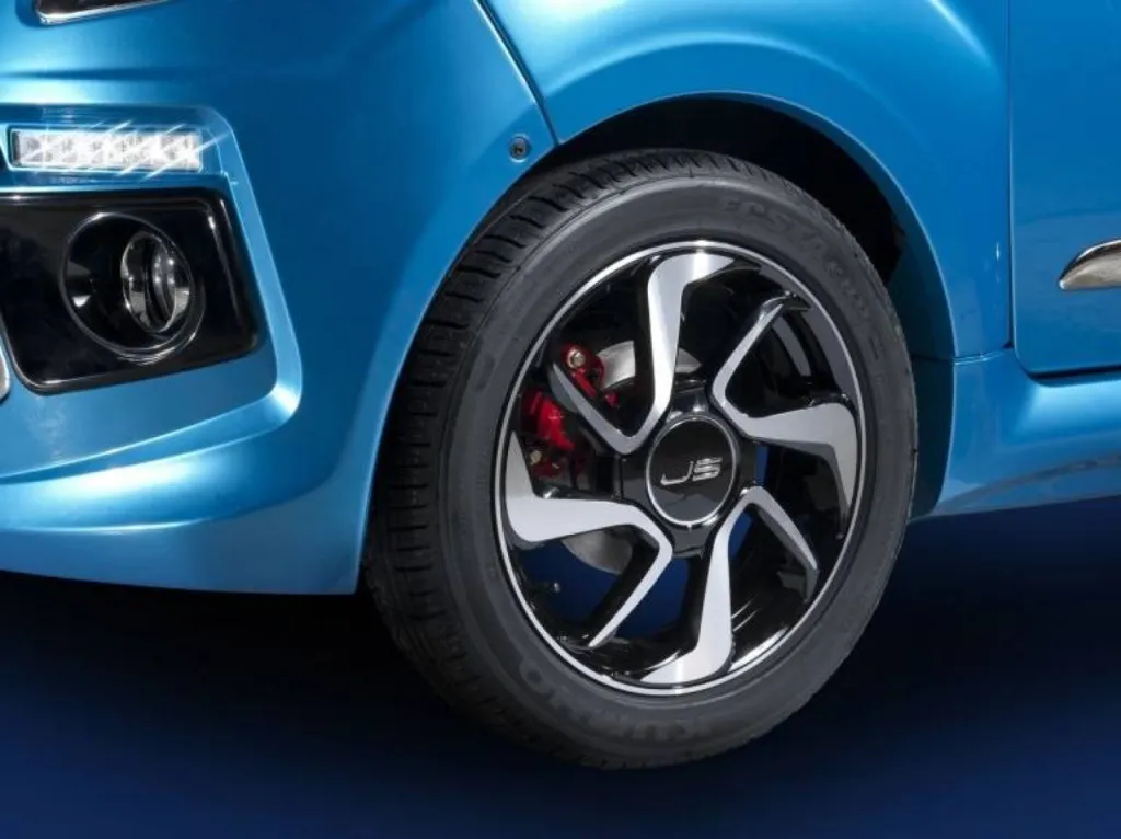 Voiture sans permis Ligier JS 50 avec son moteur revolution a decouvrir au garage VSP LIGO a la garde dans le Var 83