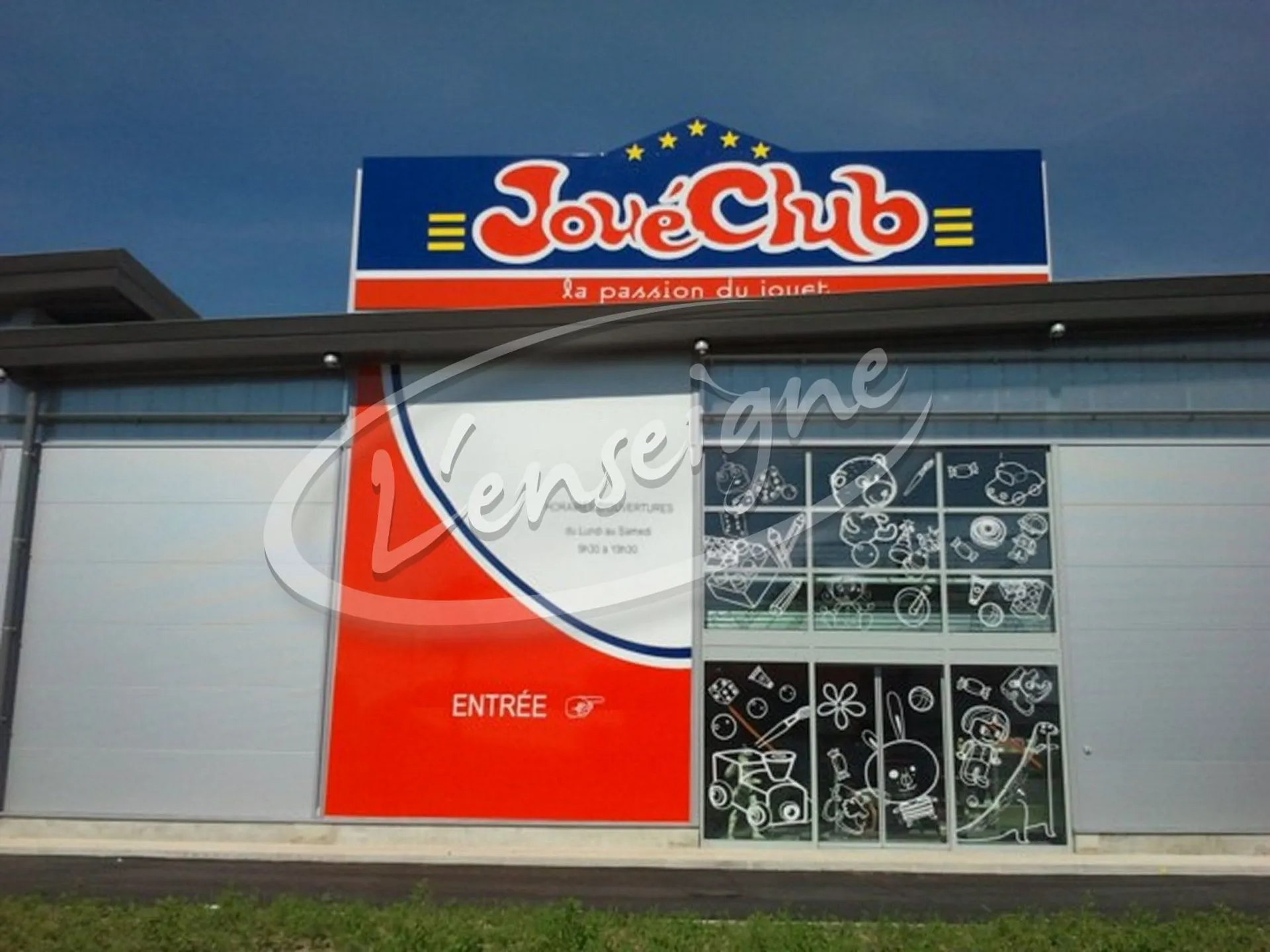 Panneau toiture avec structure pour commerce