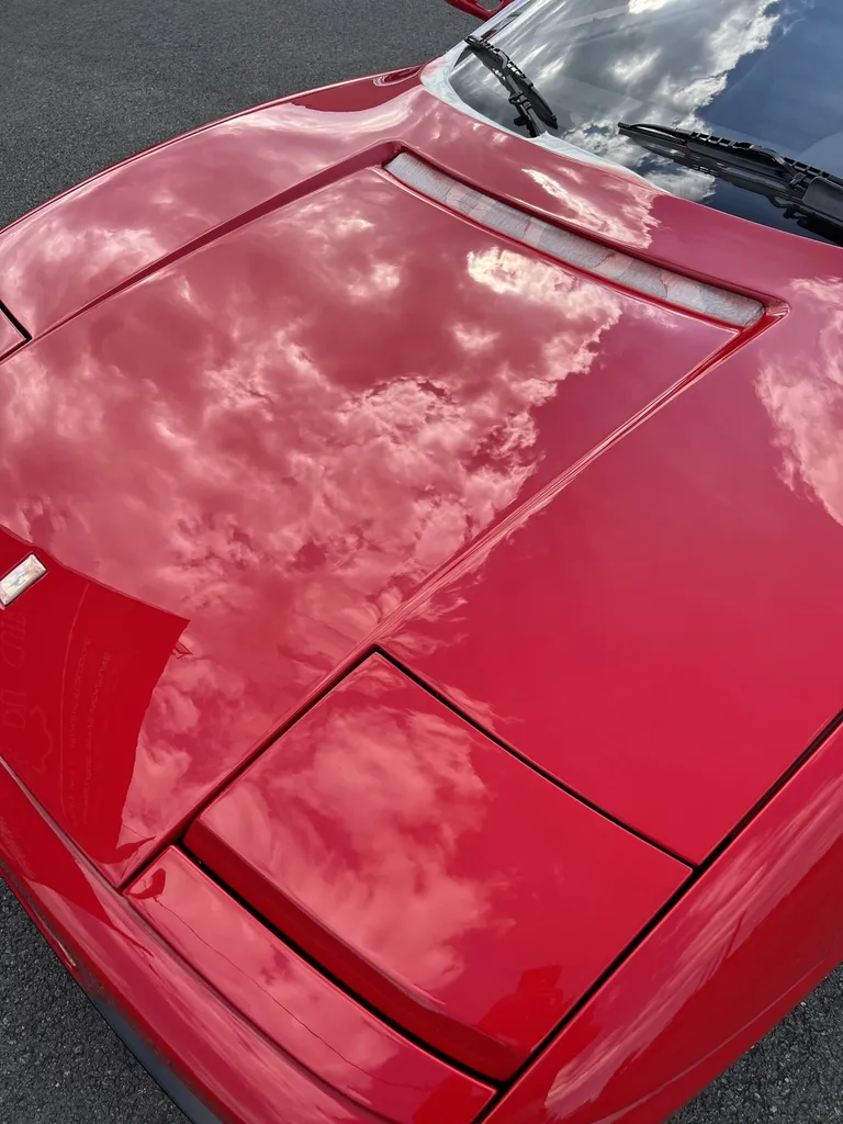 Lustrage et nettoyage complet sur une Ferrari 512 TR - Le Mans 72.