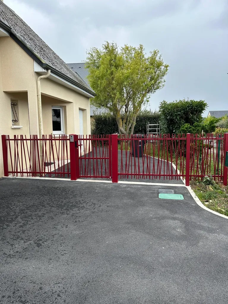 Installation de Portillon en Aluminium Standard ou Sur-Mesure, pour l'Accès Piéton Sécurisé à Rouen et son Agglomération en Seine-Maritime 76