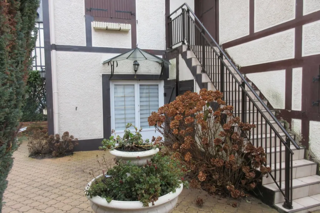 Pose d'une rampe d'escalier pour sécuriser un accès de maison à Deauville14