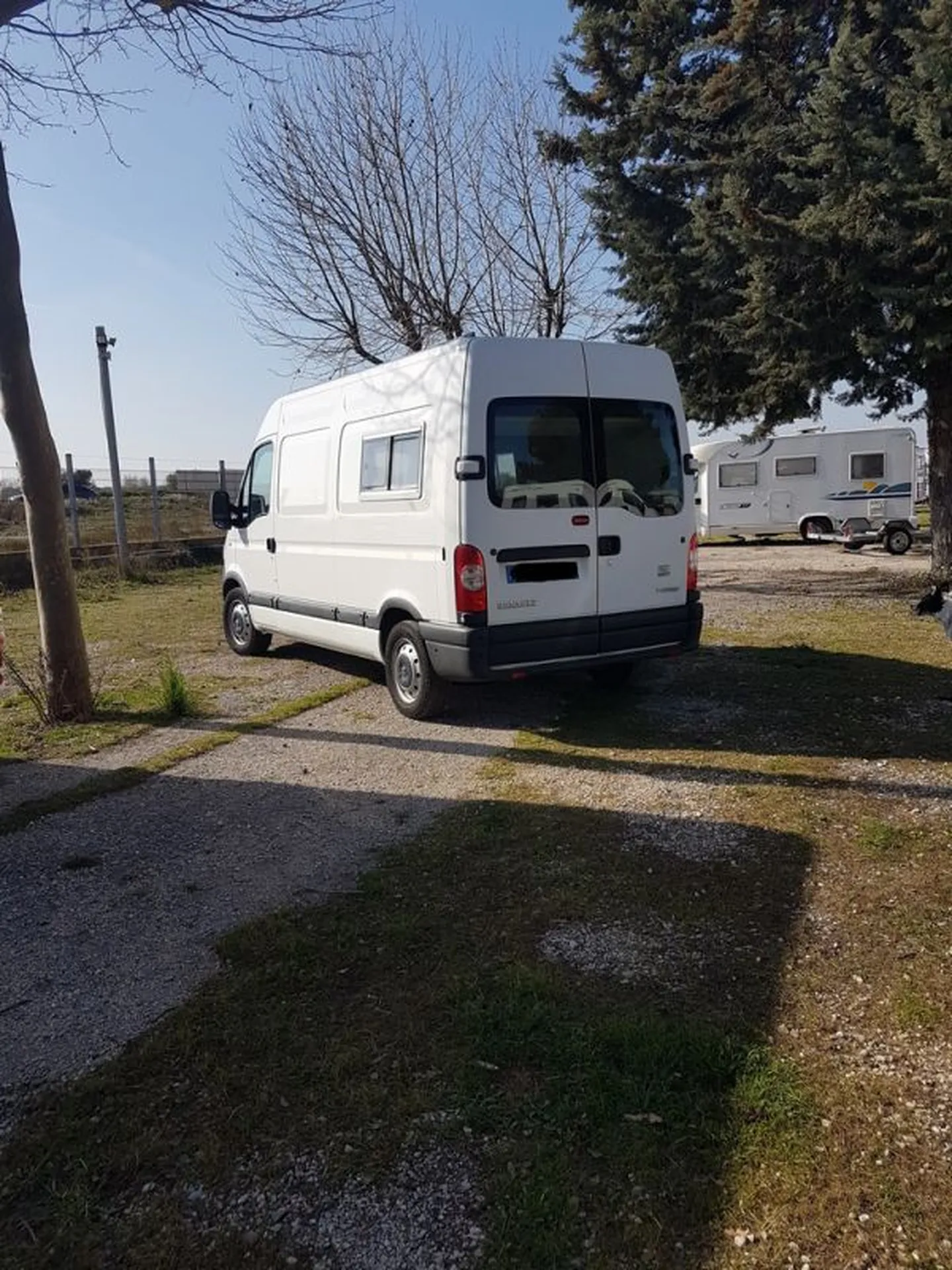 camion amenage a salon de provence 13300