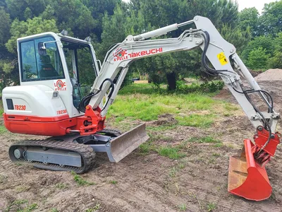 Location de mini pelle à la journée avec chauffeur pour travaux de terrassement chez soi à Mérignac en Gironde