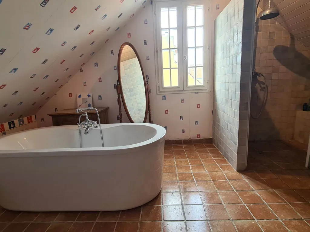 longèere avec jardin 3 chambres et 2 salle de bain à vendre à neuville sur sarthe