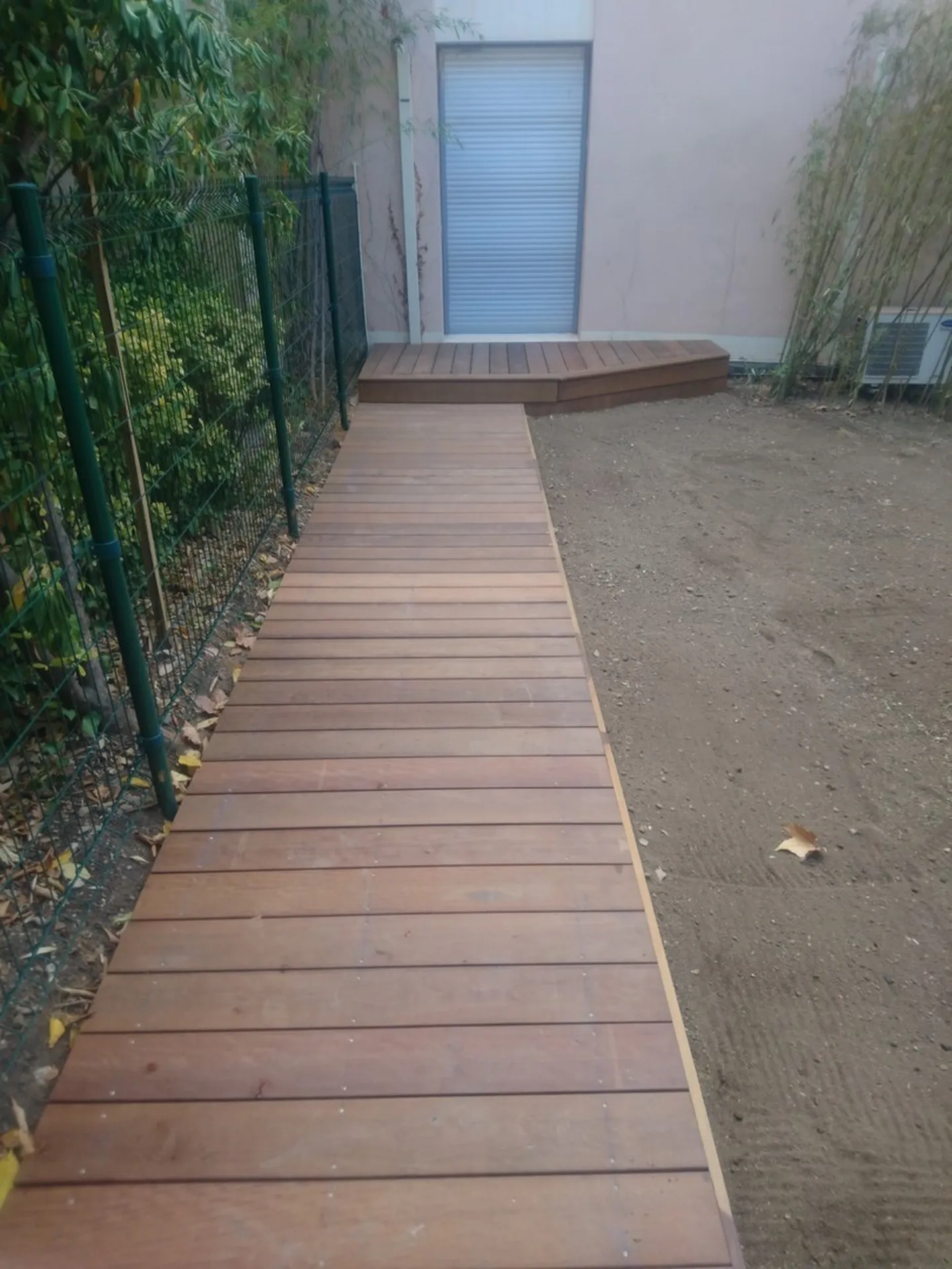 Terrasse bois Itauba à Marseille sur lambourdes bois exotiques et plots bétons