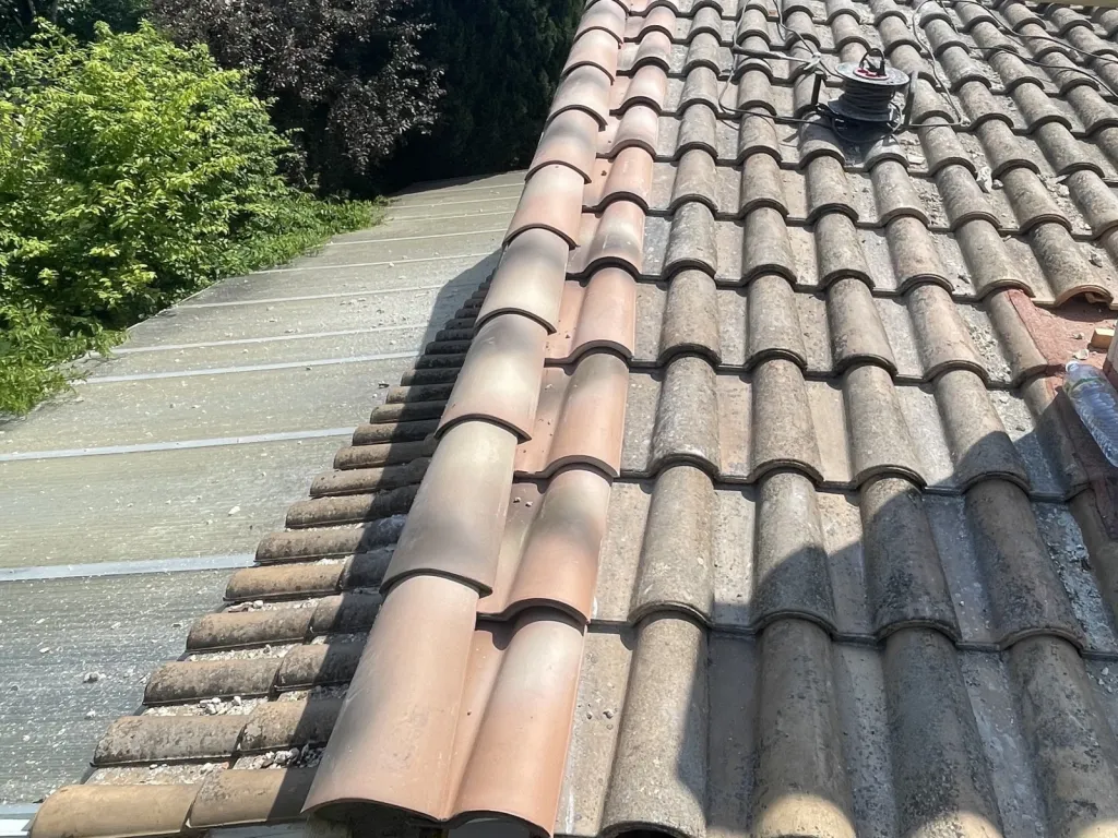 En cours: Rénovation d’une toiture de maison près d’Aix en Provence.
