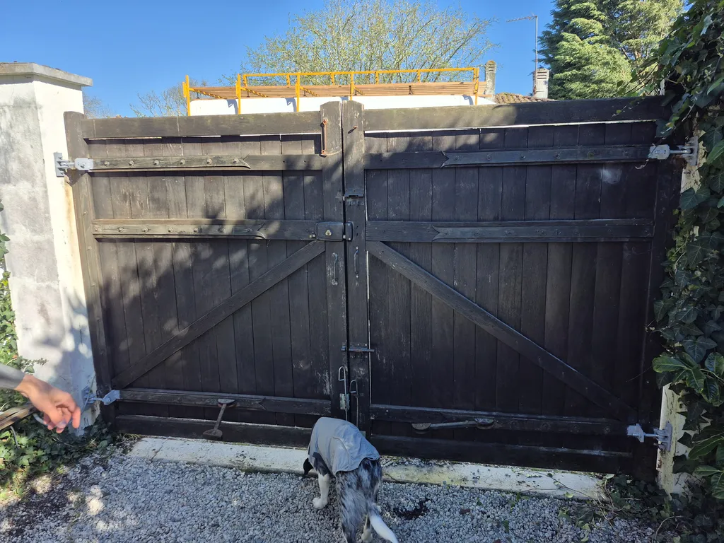 Réparation complète de gonds de portail pour un fonctionnement optimal