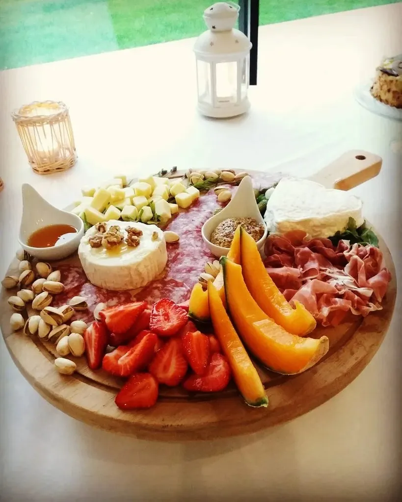 Formule repas petit-déjeuner, planches apéritives et repas au Kota disponible pour vos évènements ou votre séjour