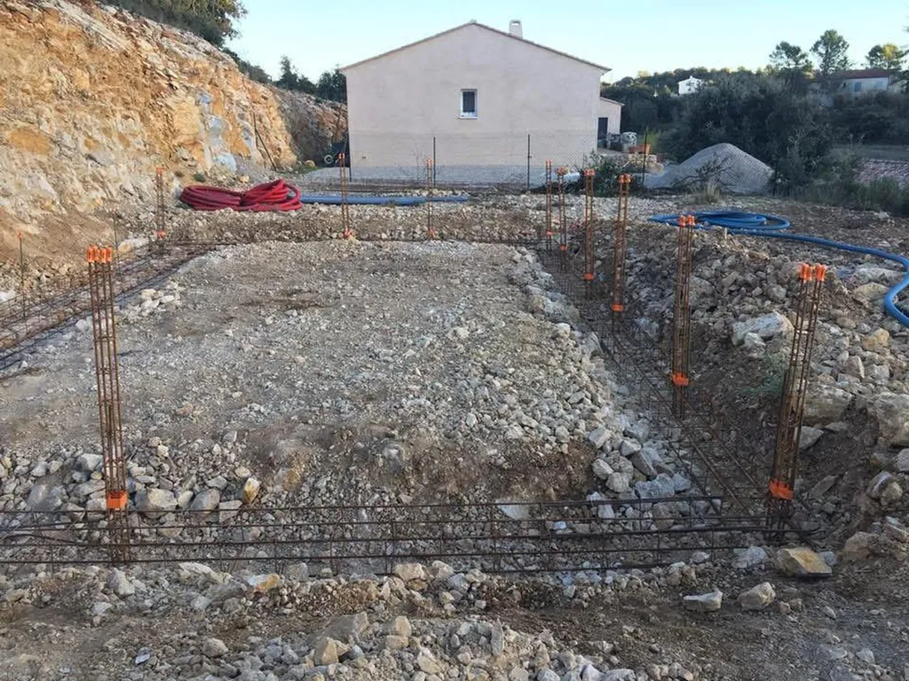 Construction de Garage à Aix-en-Provence : Fondations Solides et Savoir-Faire d'un Maçon Qualifié