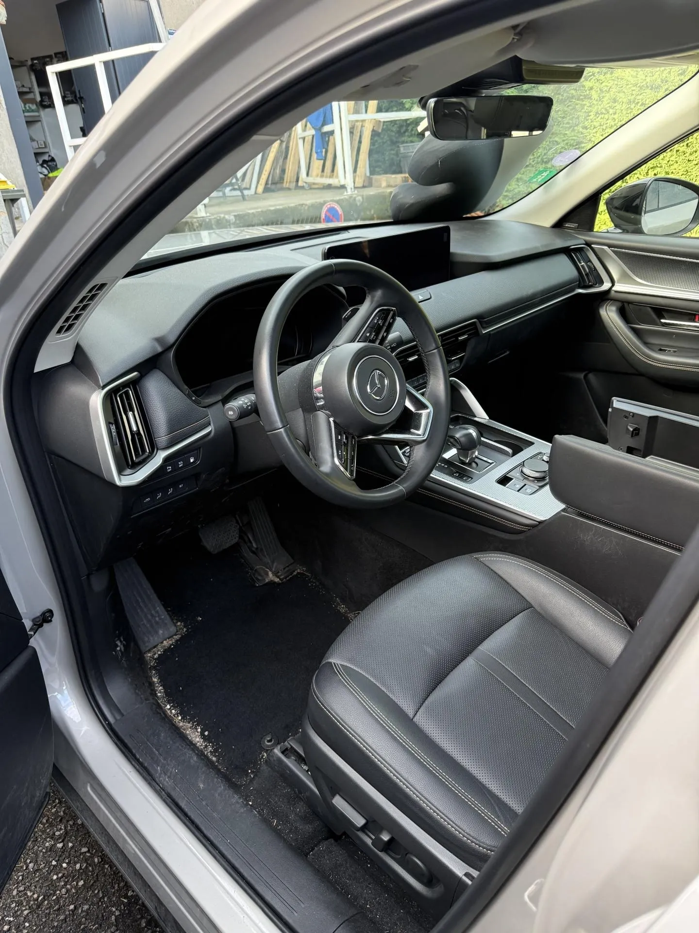 Un nettoyage intérieur/extérieur soigné pour cette Mazda à Saint-Just-Saint-Rambert