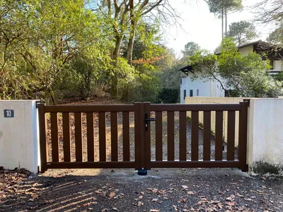 Portail sur mesure ajouré installé sur Carcans par Aquit'M