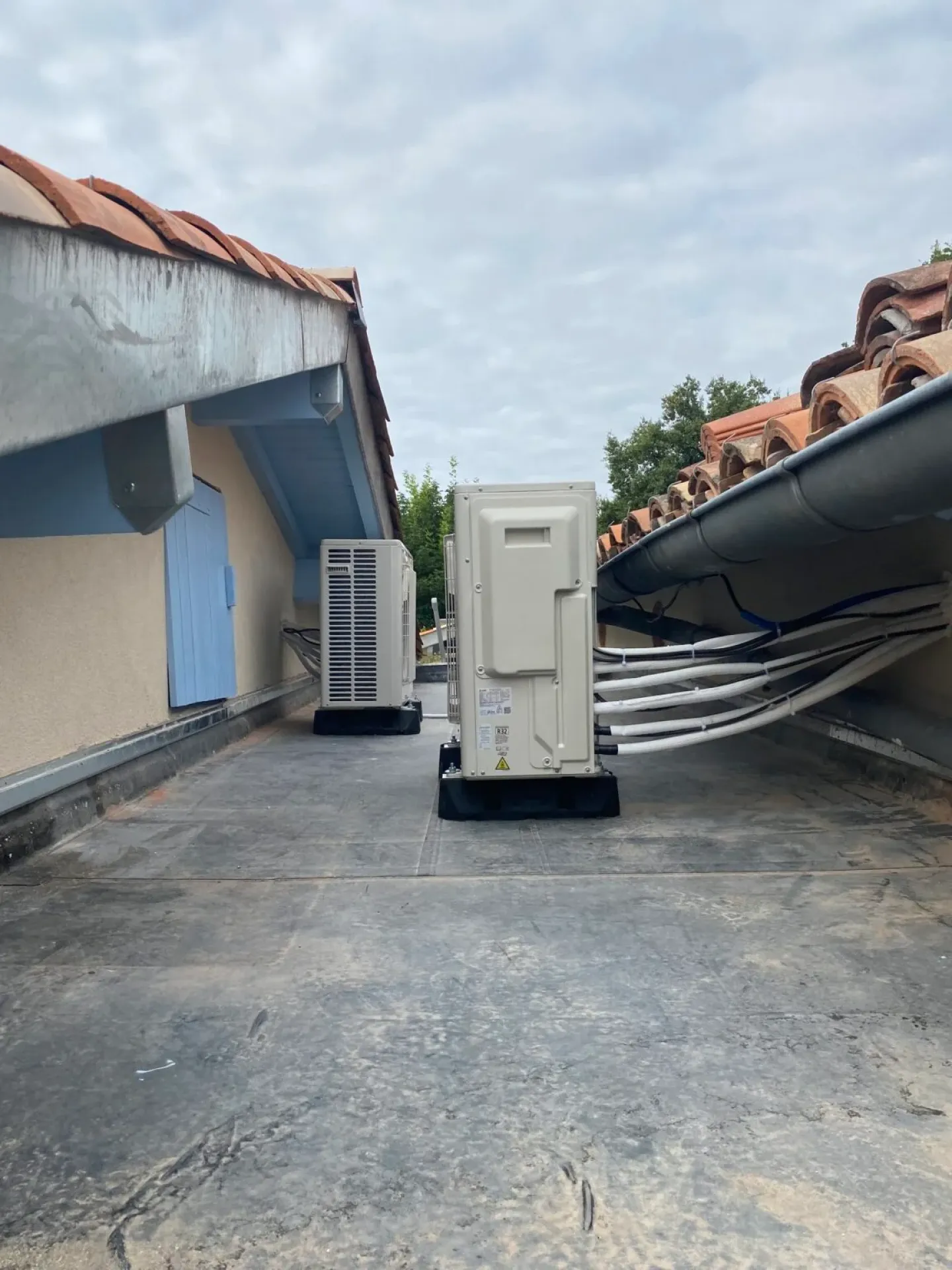 Installation complète de climatisation réversible Mitsubishi avec architecte Voletmat à Fronton par artisan qualifié climatisation réversible