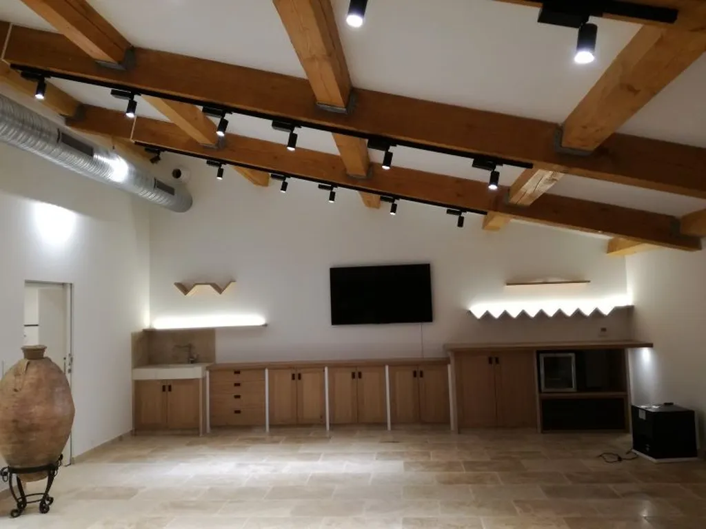 Agencement d'une salle de réception à Puyloubier