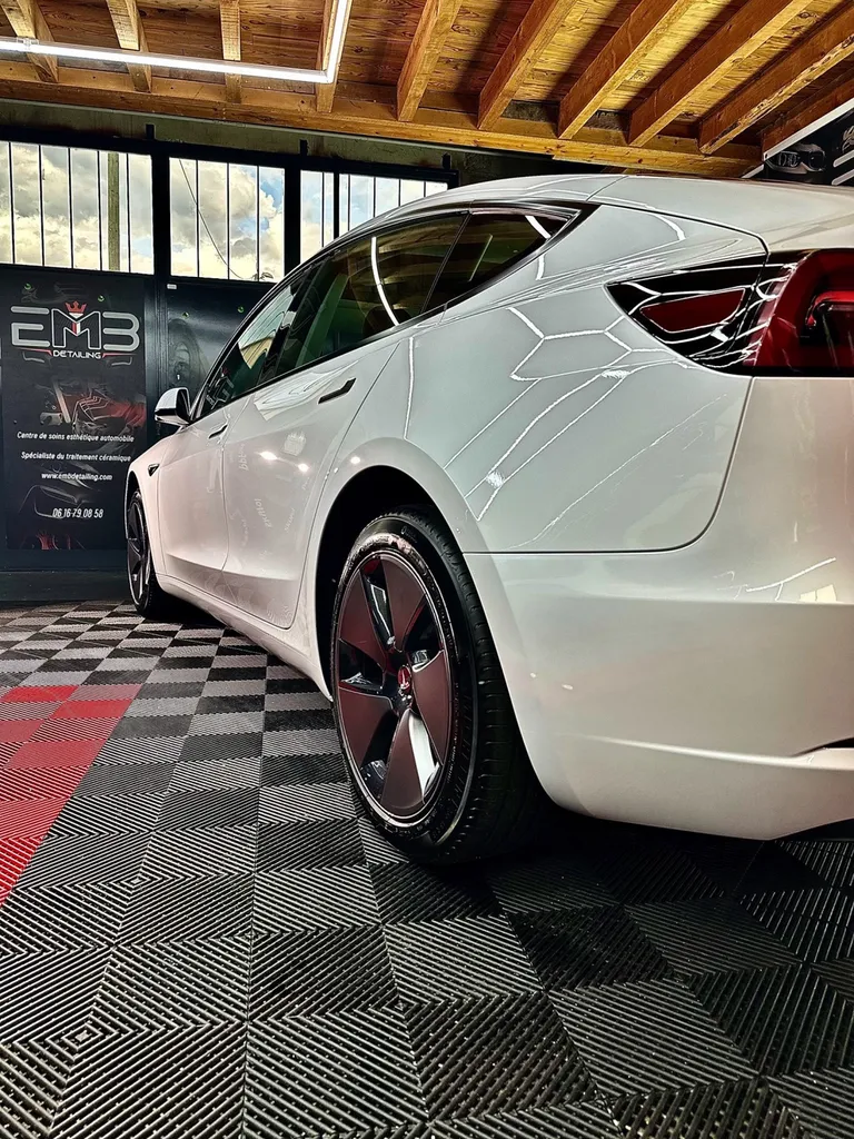 film de protection carrosserie PPF Lyon anti rayures tesla model 3 
