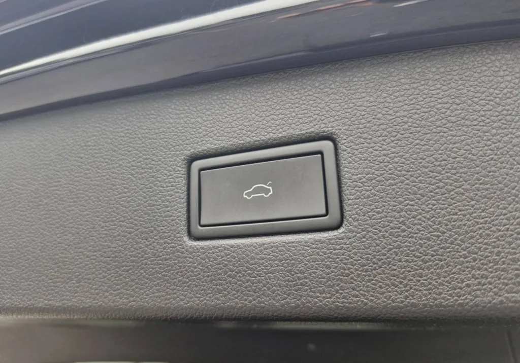 VOLKSWAGEN TIGUAN II 2.0 TDI 150 R-LINE EXCLUSIVE DSG7 OCCASION / ENTRETIEN 100% VW / ATTELAGE ESCAMOTABLE / TOIT OUVRANT / CUIR / CAMERA 360°/ FULL CUIR PRES DE TOULOUSE