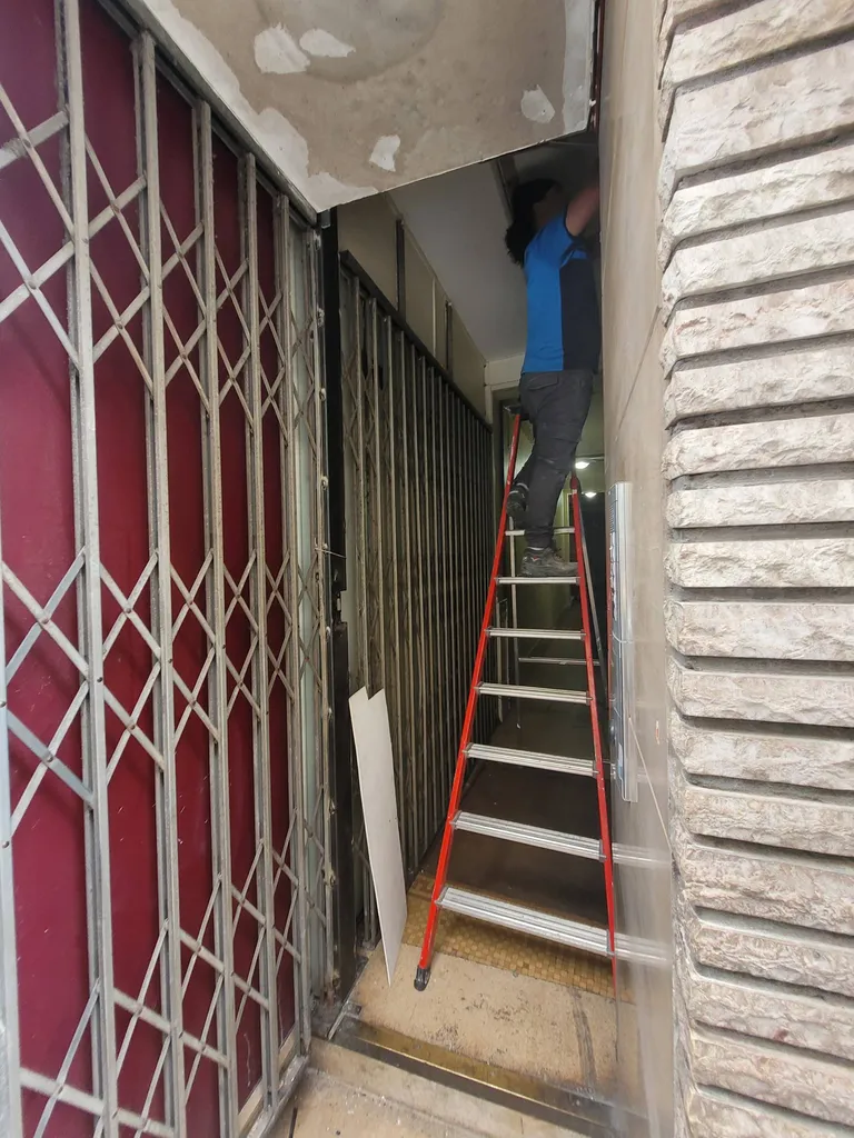 Mise en place d'un nouveau système de gâche électrique encastrée sur Bordeaux