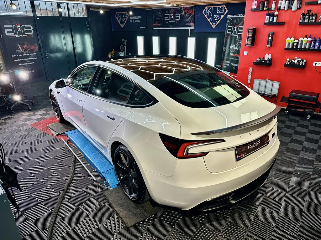 spécialiste du DETAILING sur Lyon Traitement céramique Tesla model 3 