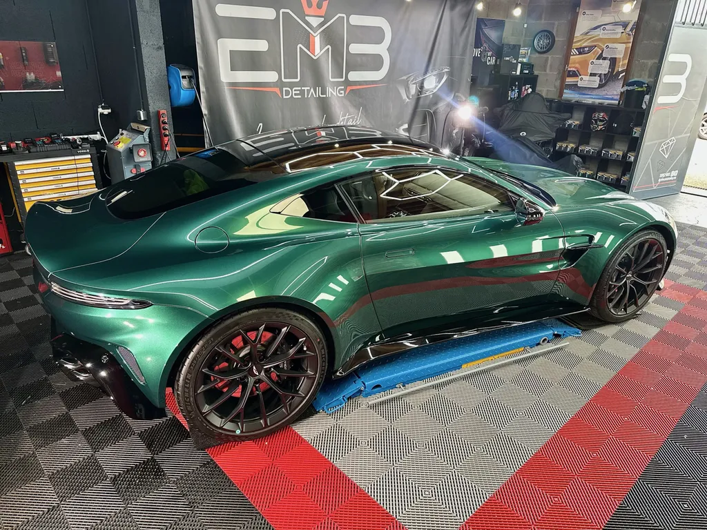 protection carrosserie PPF traitement céramique sur Aston martin Vantage Lyon 
