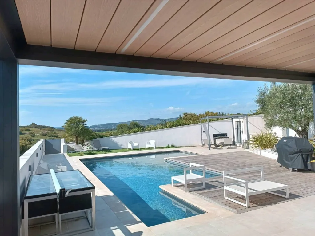 Installation d une pergola bioclimatique chez un particulier
