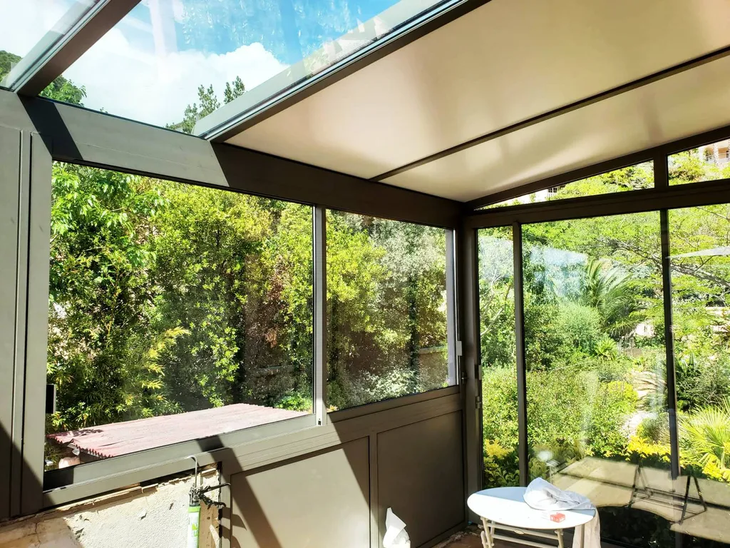 Superbe véranda en Aluminium Technal installée dans une propriété près de Gardanne
