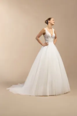 Robe de mariée princesse à perle à Marseille près de Gap : modèle Ballerine collection Églantine chez Anthea N’DRI