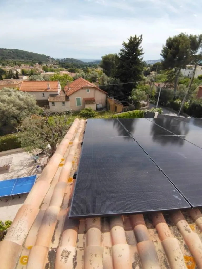 Etude offert pour la pose de panneaux photovoltaïques Dmegc avec Provence Energie Solaire Services dès 8 990€ 