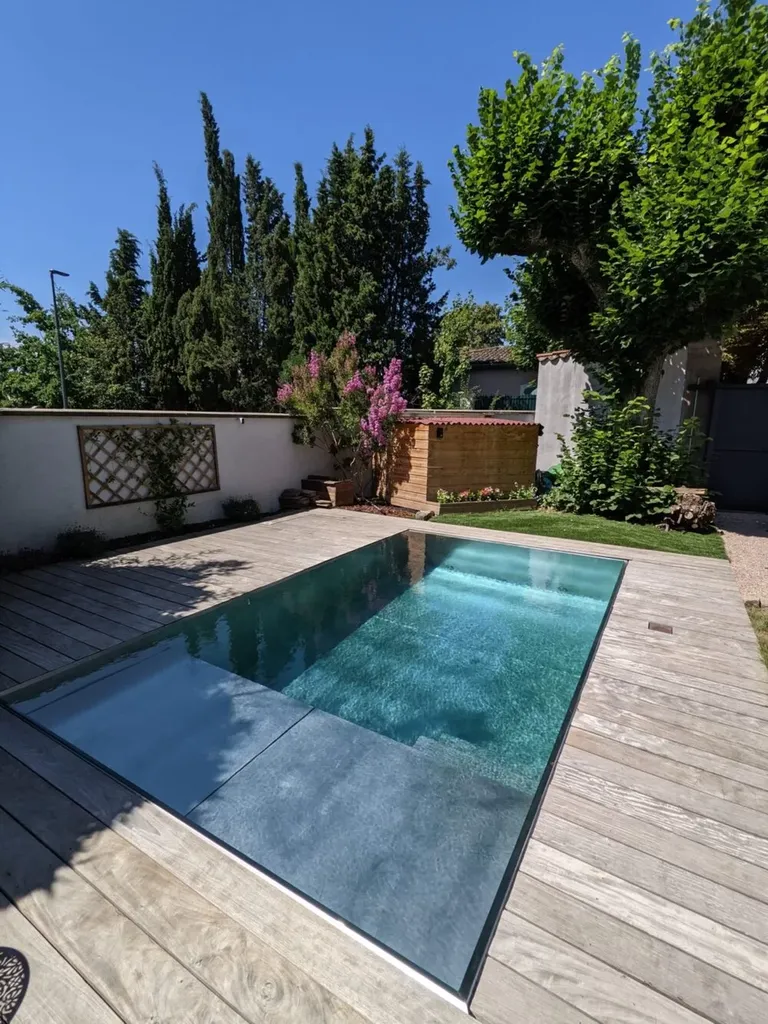 Création d'une piscine inox miroir de 2,5x4,5m à Craponne près de Lyon avec volet immergé sous plage