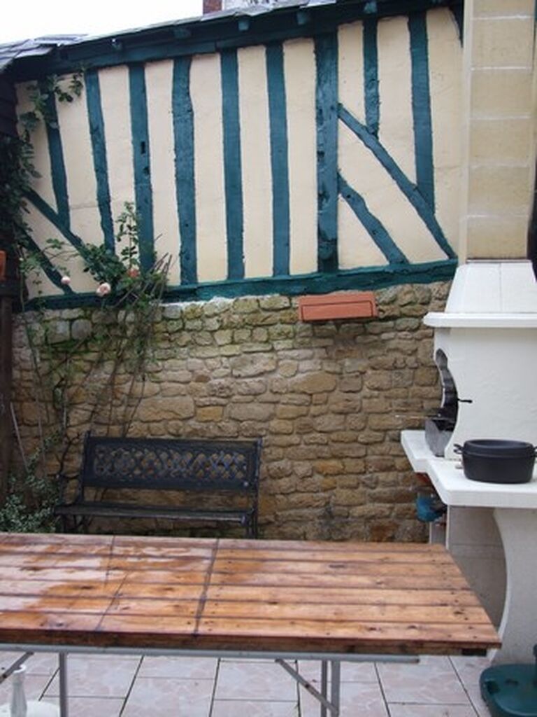 MAISON DE VILLAGE proche PONT L'EVEQUE