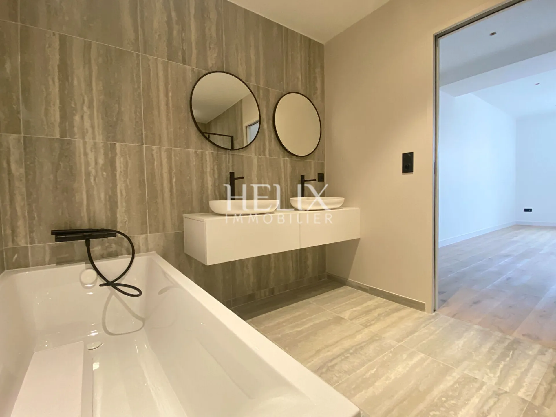 A vendre maison 204,10 M2  jardin et terrasse à Saint-Germain-en-Laye , RER A 10 mn.