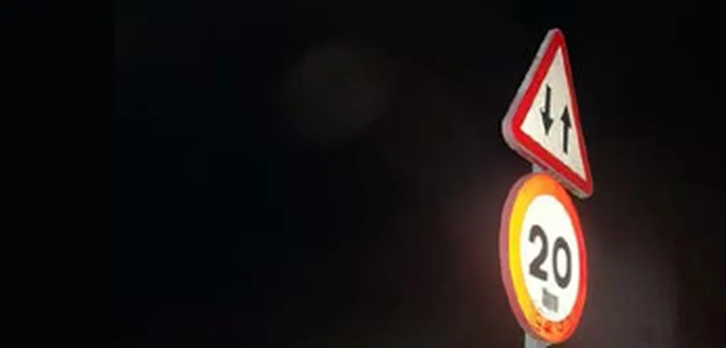Adhésif rétro-réfléchissant Nikkalite haute visibilité sécurité signalisation professionnelle extérieure à Istres PACA durable certifiée