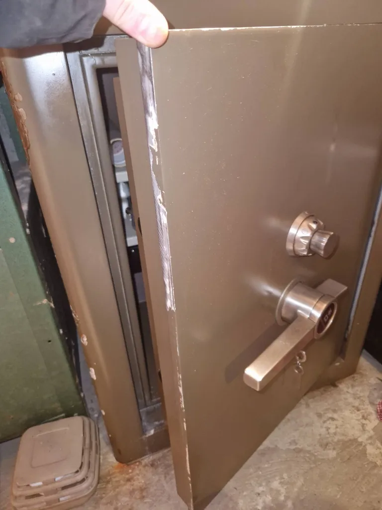 ouverture d'un coffre fort bloqué sur Longuenesse par serrurier 