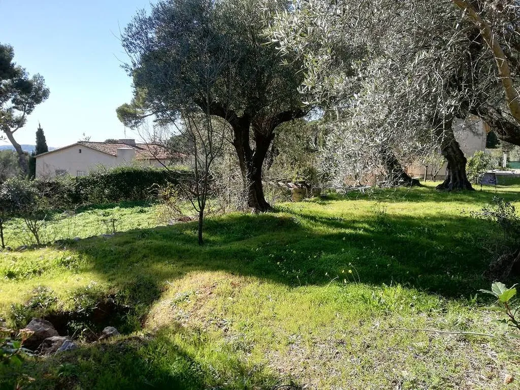 VENDU! Terrain de 640 m² à LA VALETTE (VD006)