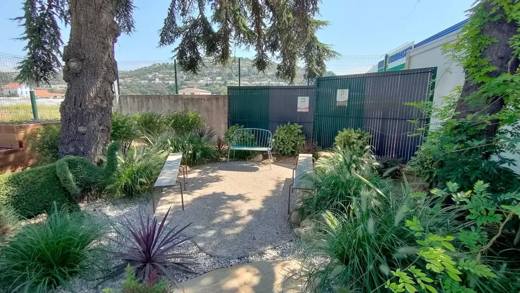 Jardin du showroom de paysage environnement en développement à Nice, 06