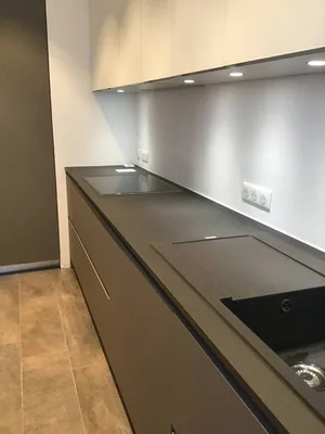 plan de travail en compact fenix avec cuve à poser