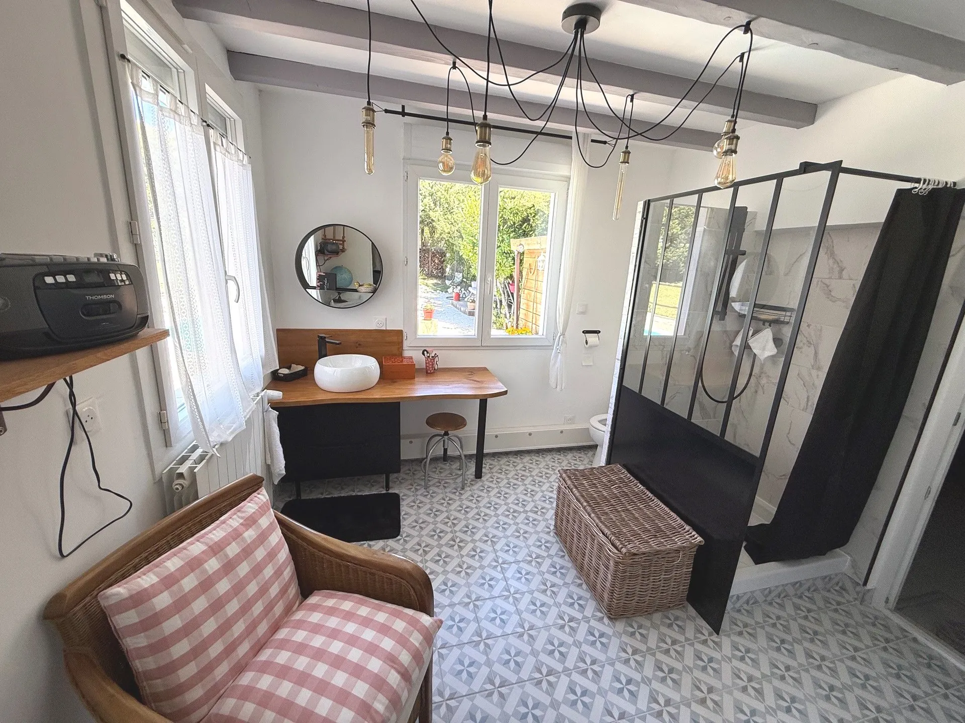 Vente - Carnoux en Provence Villa de Type 4 en excellent état, édifiée sur une terrain plat paysager de 1235m² et située proche du centre ville.