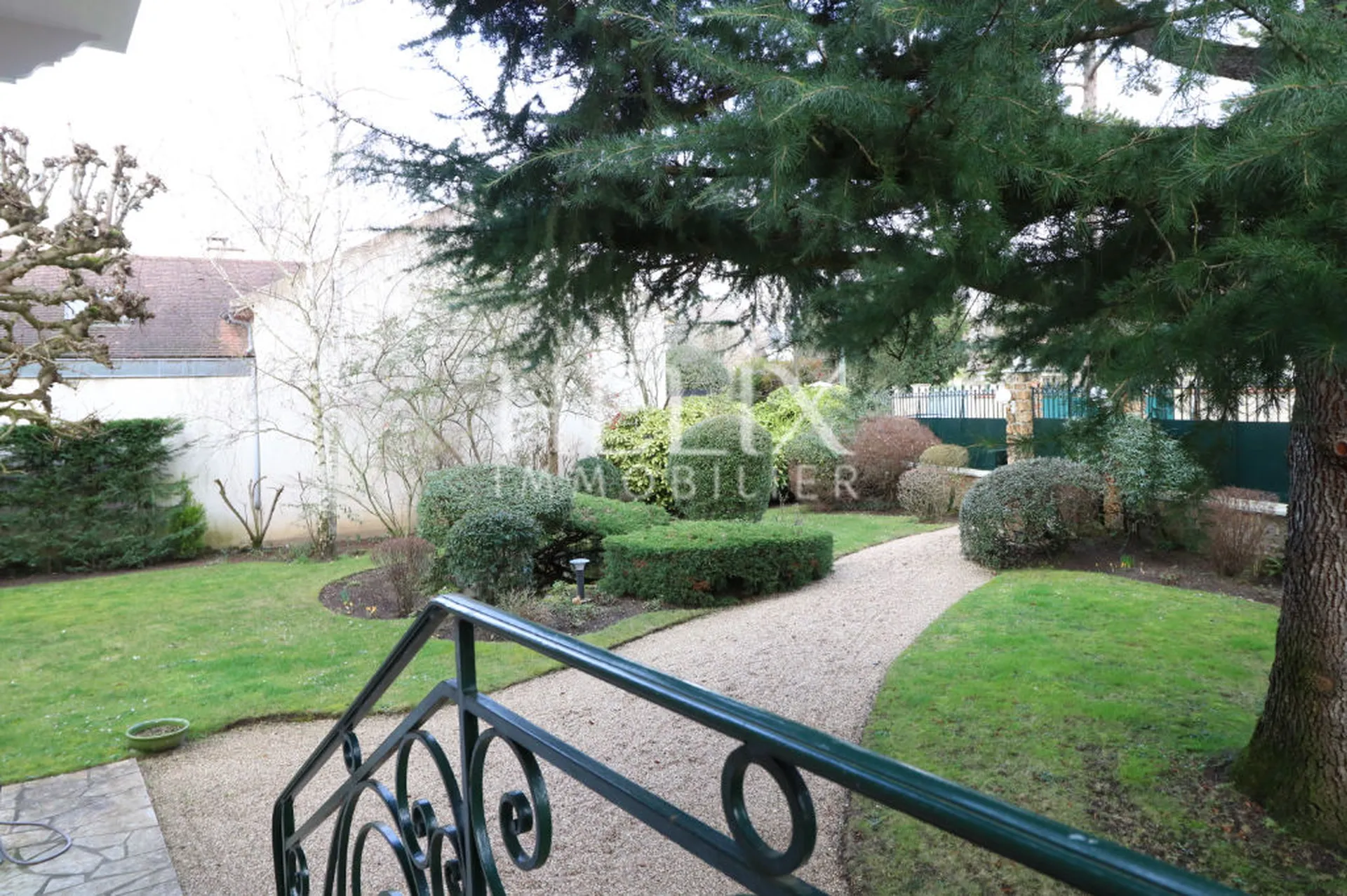 Le Vésinet Centre - Belle Maison ancienne 7 pièces de 176 M²