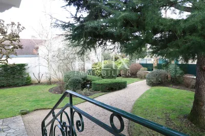 Le Vésinet Centre - Belle Maison ancienne 7 pièces de 176 M²