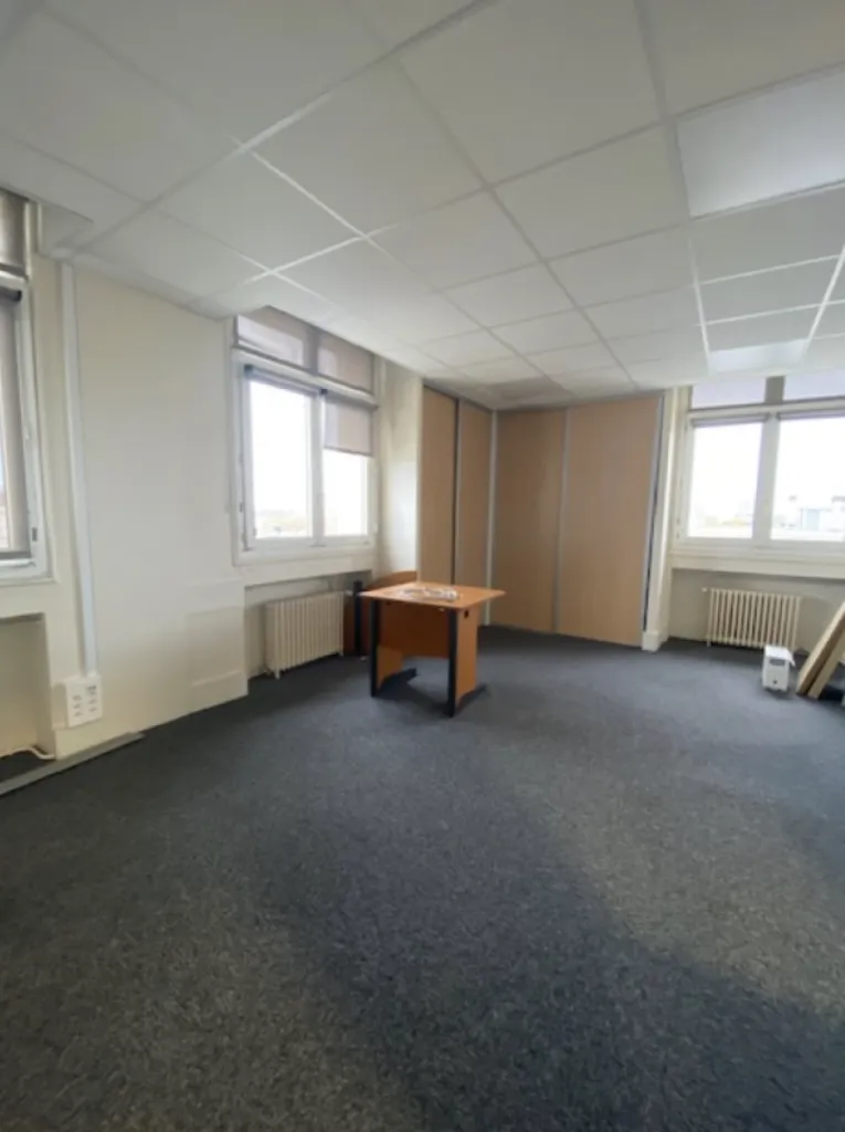 LE HAVRE - A LOUER Bureaux de 267 m2 au 4ème étage de l'immeuble Le Franklin Building