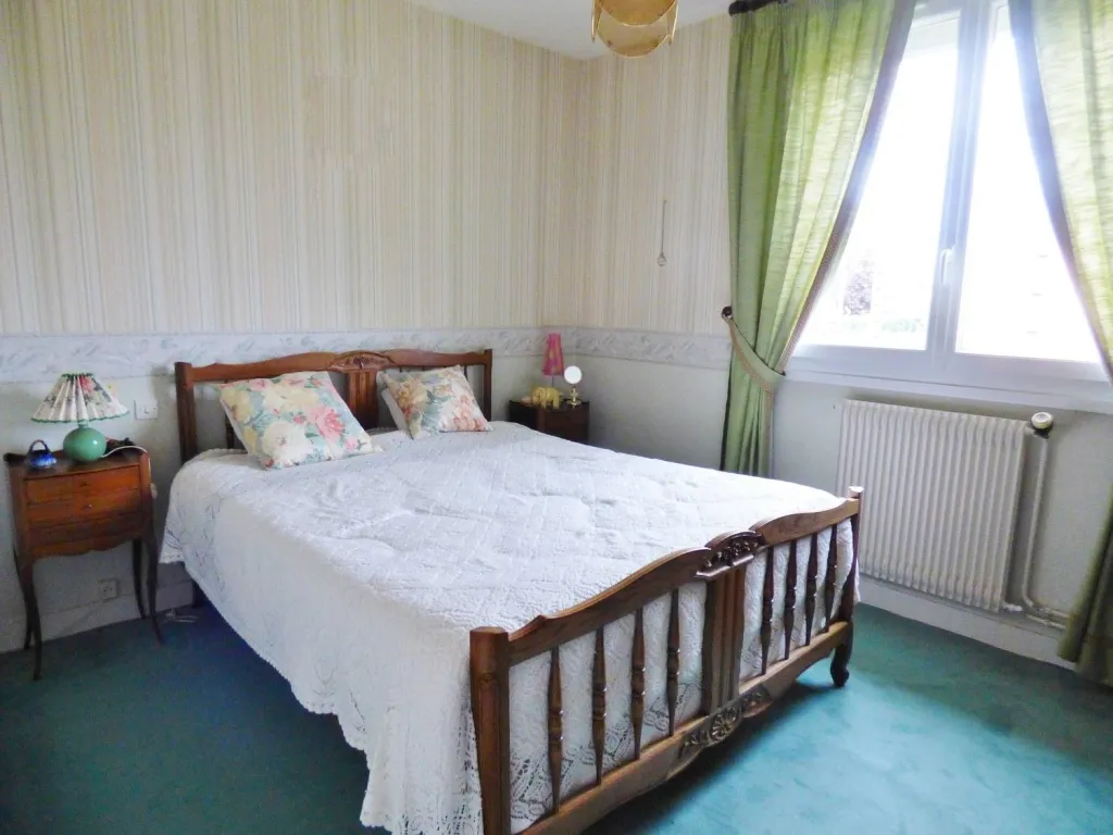 Vends maison à étage proche autoroute a13