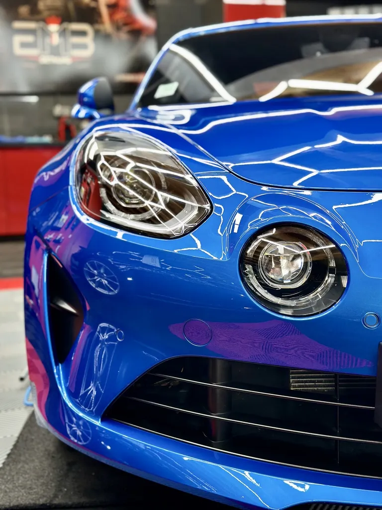 film de protection PPF alpine A110 Lyon traitement céramique protection carrosserie voiture de sport