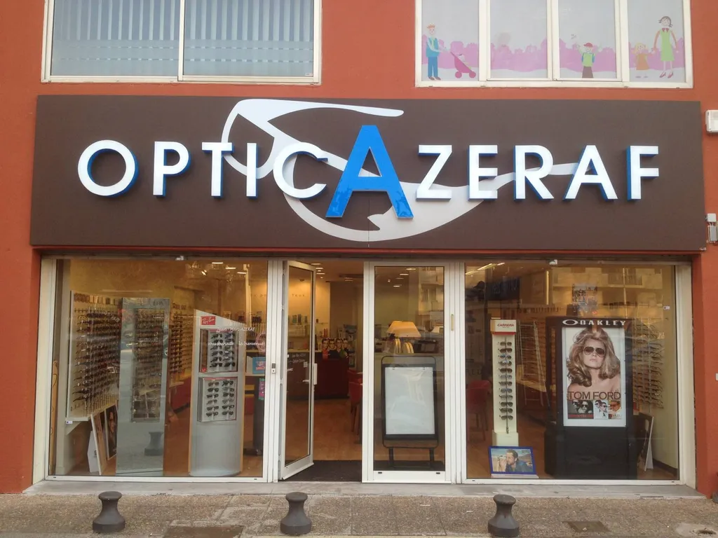 OPTICIENS 