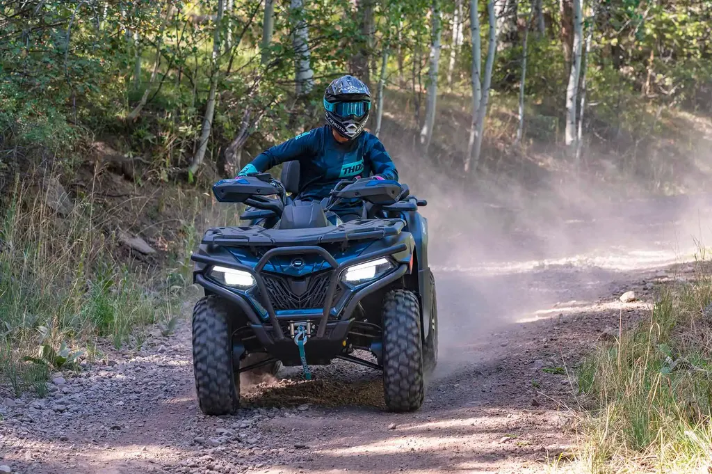Quad agricole CFMOTO CFORCE 625 R Long ABS châssis long monocylindre 580 cc de 45 chevaux avec freinage ABS et direction assistée EPS homologué T3b près de Saint-Étienne dans la Loire